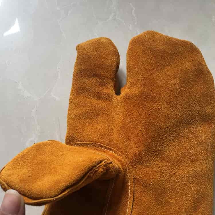 Sehatsetsi se hanyetsanang le Mocheso oa 3 Fingers Industrial Oven Glove